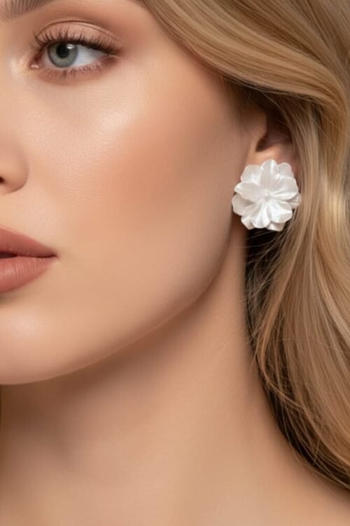 حلق وردة ابيض متلك