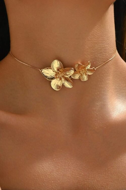 عقد وردة جولد