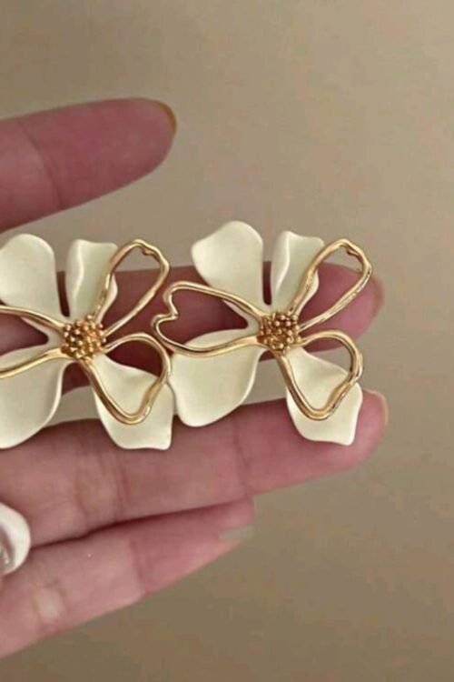 حلق وردة ابيض في جولد